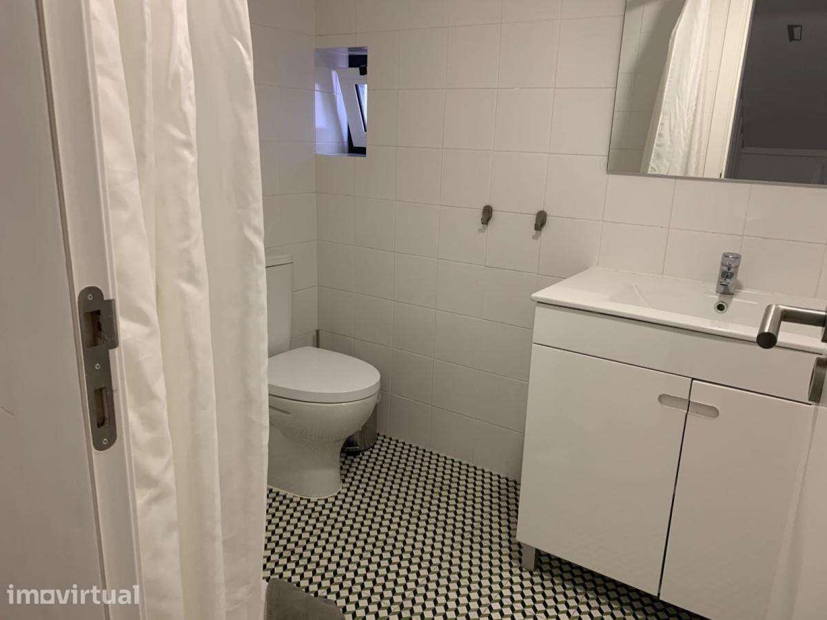Quarto - localizado em Setubal - Grande imagem: 5/6