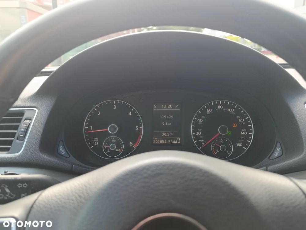 Volkswagen Passat - 20