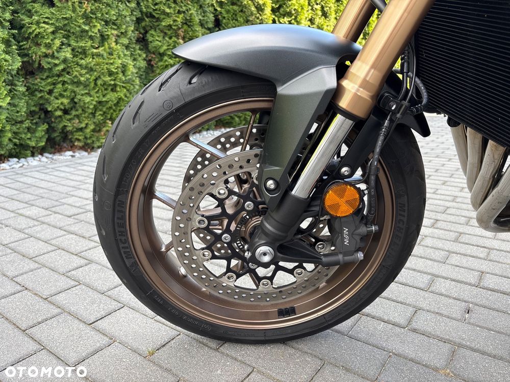 Honda CB - 22