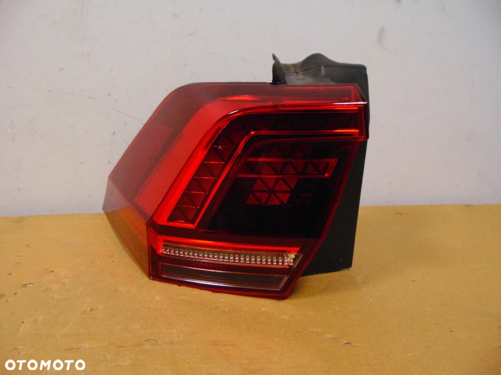 LAMPA LEWA TYŁ LED VW TIGUAN II 5NA945207F