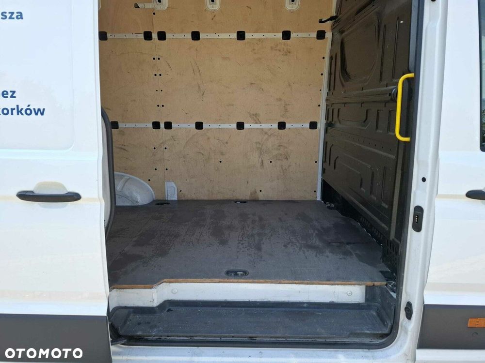 Volkswagen FURGON 3.640 35 100 kW AUTOMAT 1-G - 24
