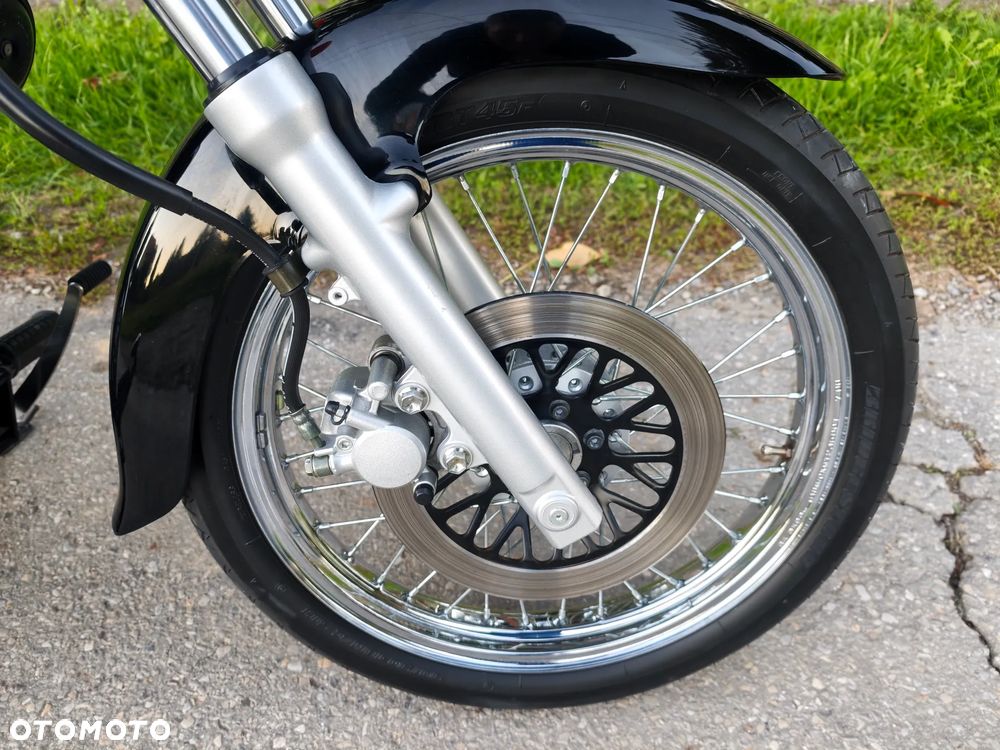 Suzuki Intruder - 16