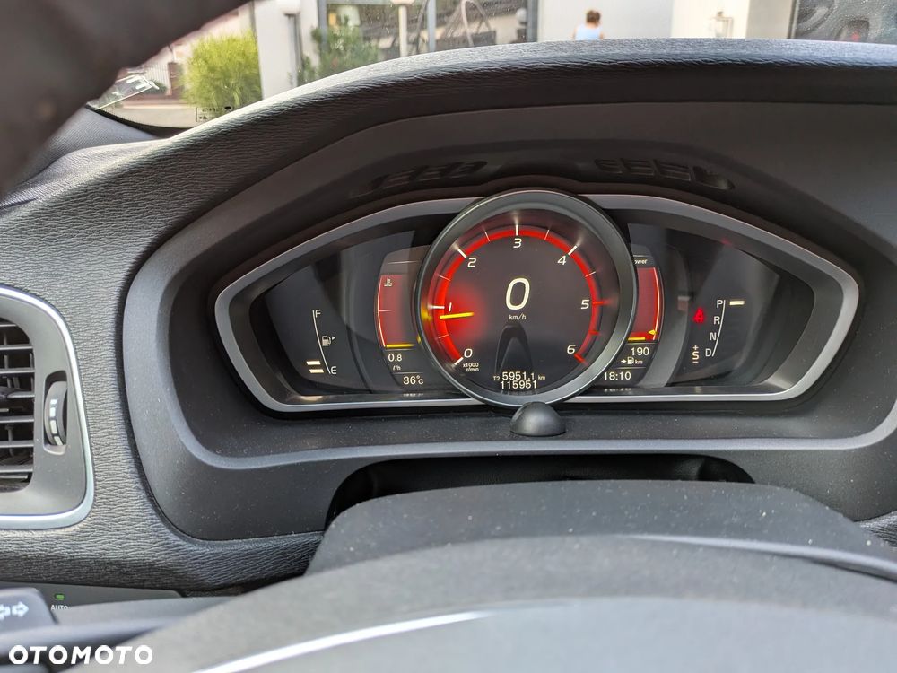 Volvo V40 Cross Country - 19