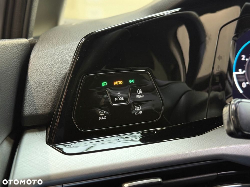 Volkswagen Golf - 30
