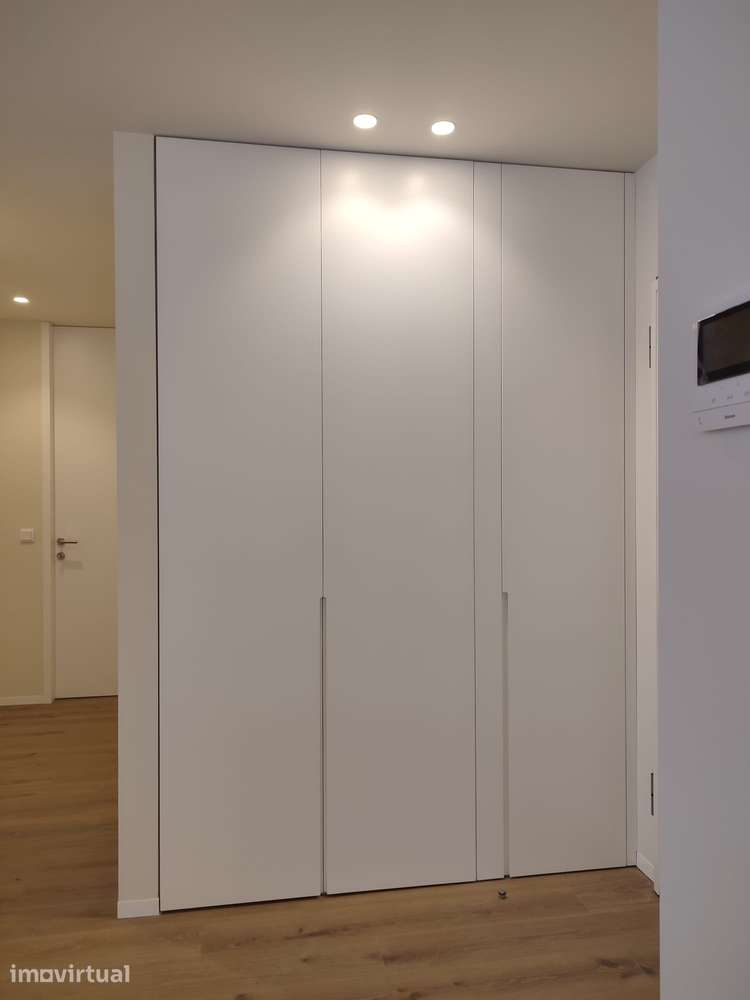 T3 novo com varanda de 40 m2 e garagem box de 4m2 na Quinta de Cravel - Grande imagem: 4/15