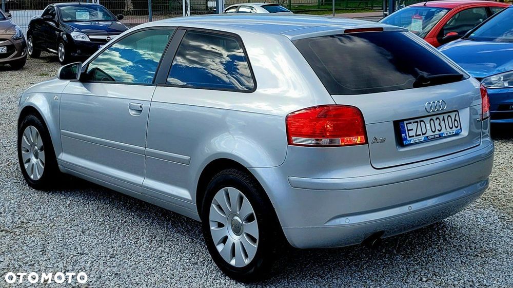 Audi A3 3-drzwiowe 1.6 FSI Attraction - 32