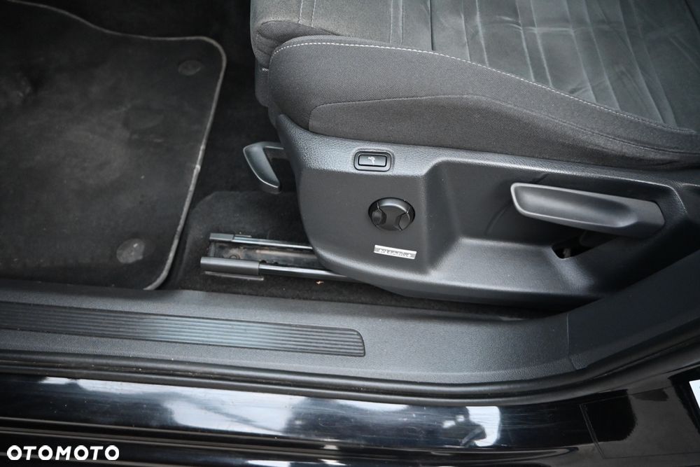 Volkswagen Touran 1.6 TDI SCR (BlueMotion Technology) DSG Comfortline - 26