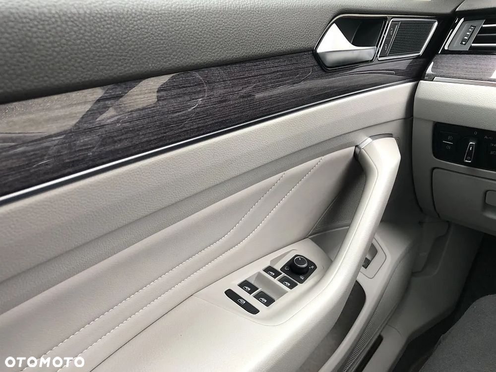 Volkswagen Passat Variant 2.0 TDI BMT 4Mot Highline DSG - 22