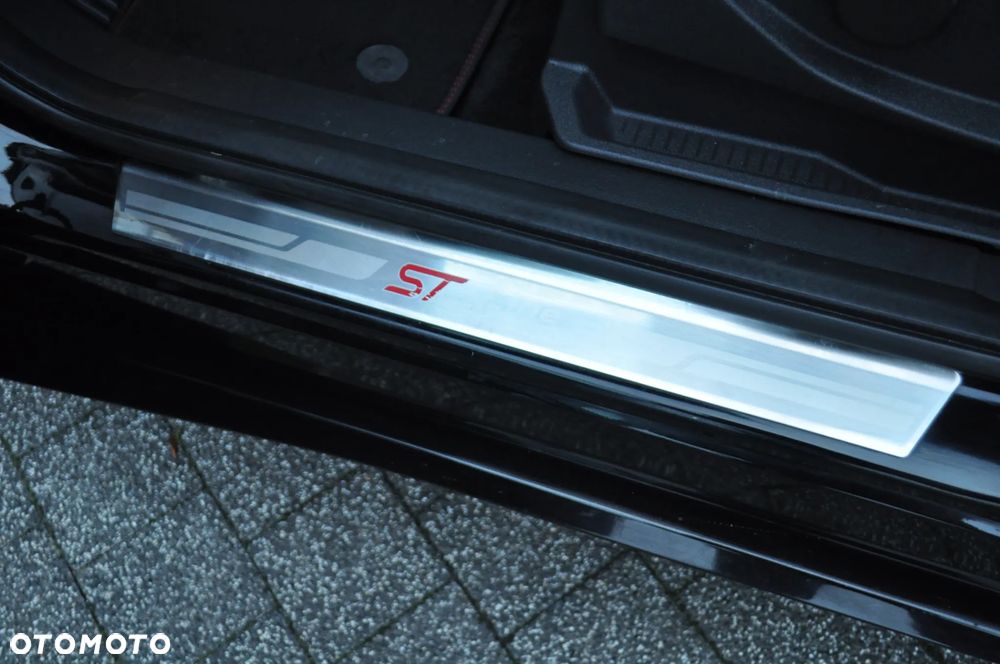 Ford Kuga 2.0 TDCi 2x4 ST-Line - 30