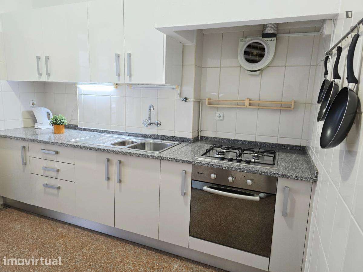 Apartamento com 4 quartos - localizado em Montes Claros Coimbra - Grande imagem: 4/46