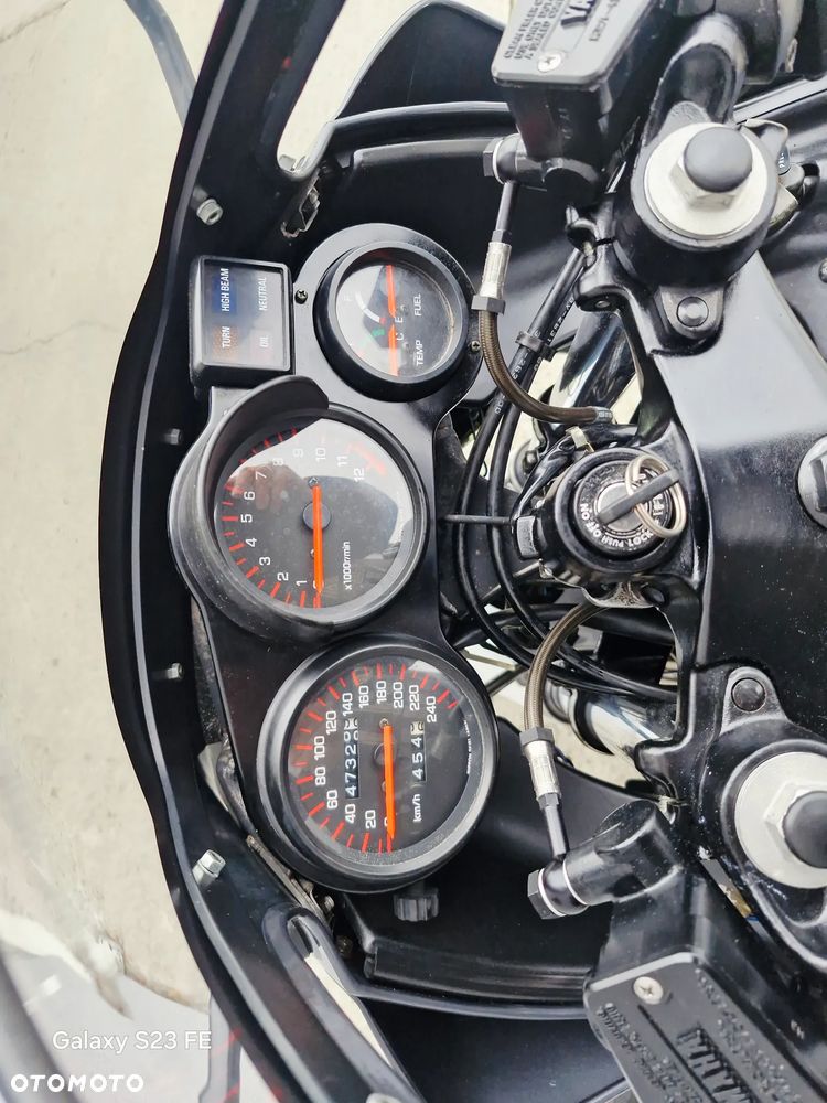Yamaha FZ - 4