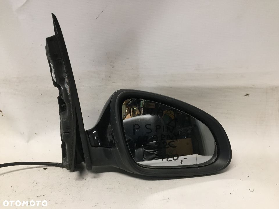 # LUSTERKO PRAWE 5 PIN OPEL ASTRA J Z22C CZARNY - 1