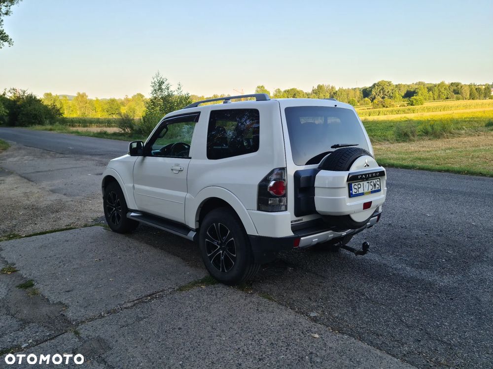 Mitsubishi Pajero - 2