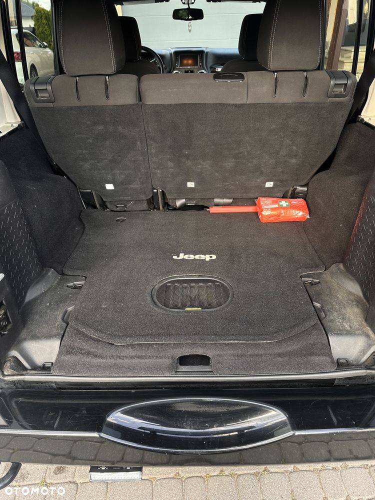 Jeep Wrangler 3.6 Unlim Sahara - 25