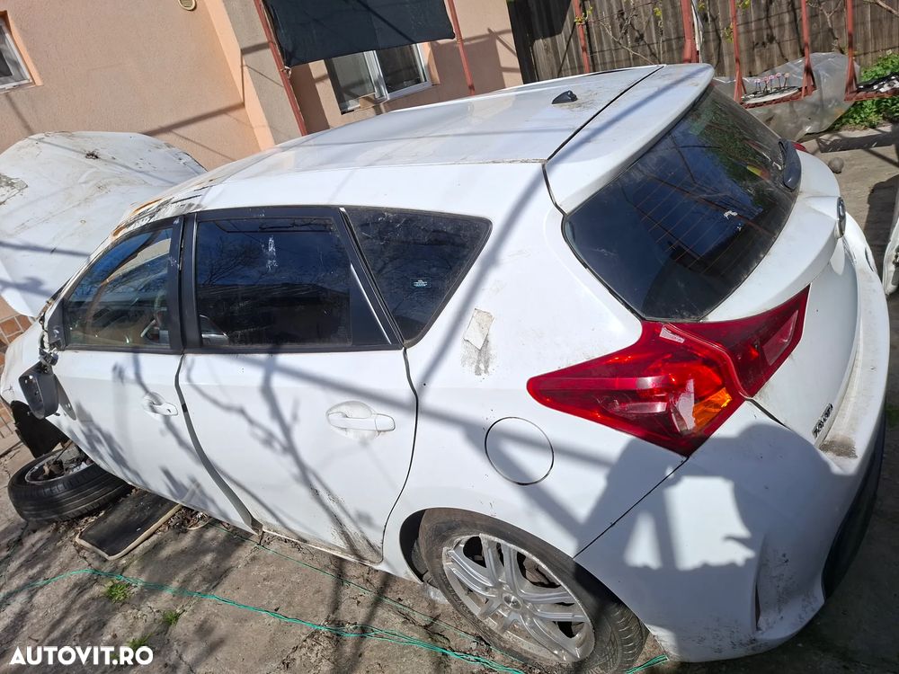 Toyota Auris 1.4 D-4D Luna - 16