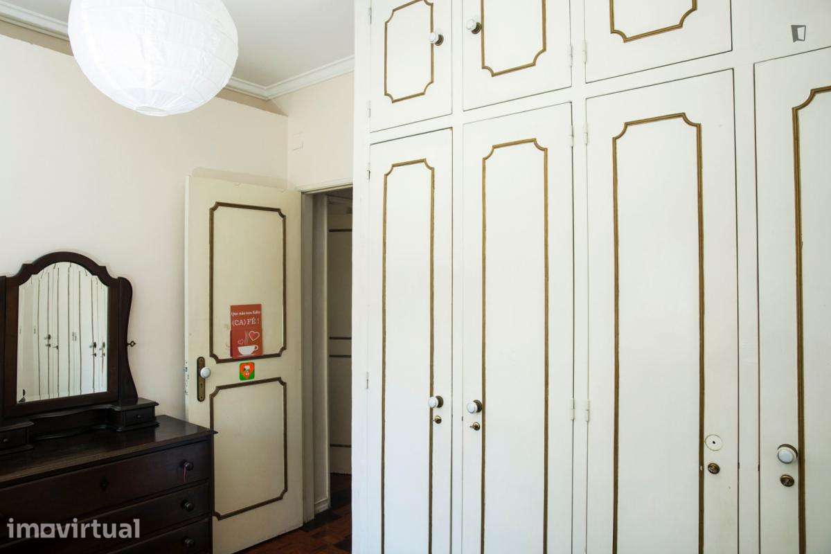 Quarto - localizado em Benfica Lisbon - Grande imagem: 3/17