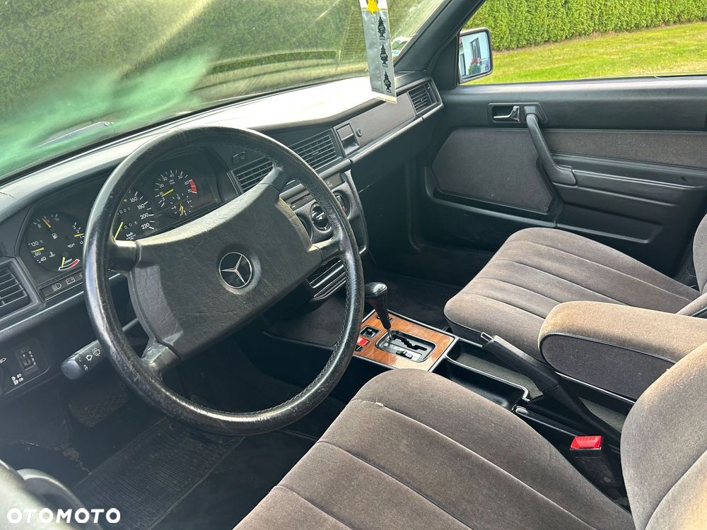 Mercedes-Benz W201 1987 photo 4