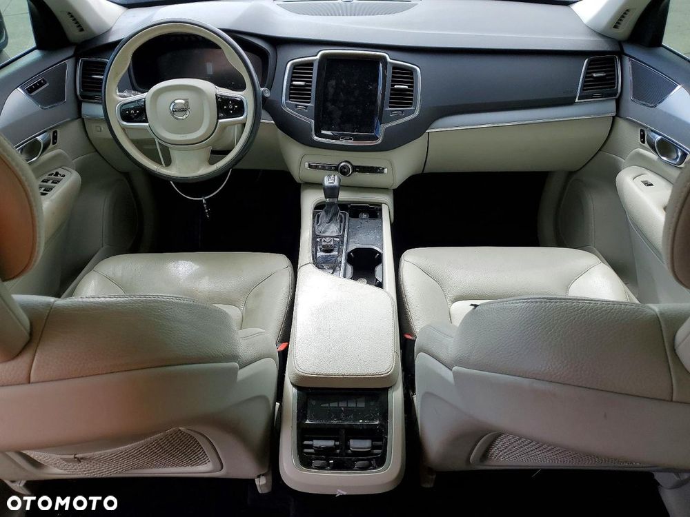 Volvo XC 90 - 9