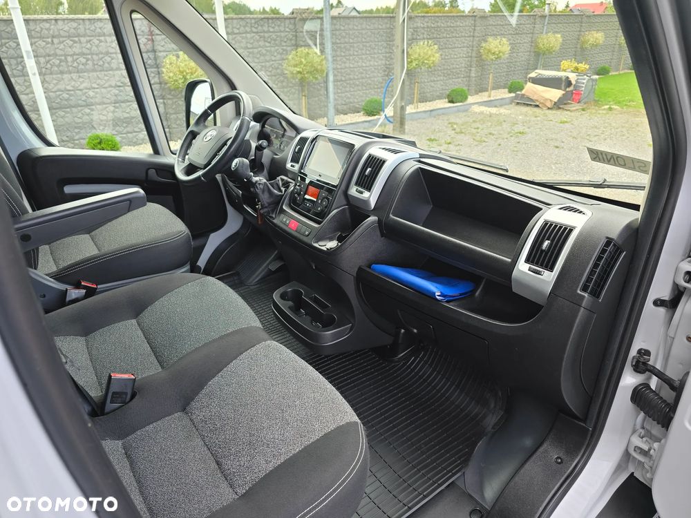 Fiat DUCATO L4H2 MAXI 1257Kg ŁADOWNOŚĆ SILNIK 2,3 IVECO POWER 180 KM SALON PL LEDY TEMPOMAT KAMERA COFANIA KLIMA AUOMATYCZNA SIEDZENIE KIEROWCY KOMFORTOWE, HYDRAULICZNE  OPONY ZIMA LATO SERWIS DO OSTATNIEGO Km STAN JAK NOWY - 17