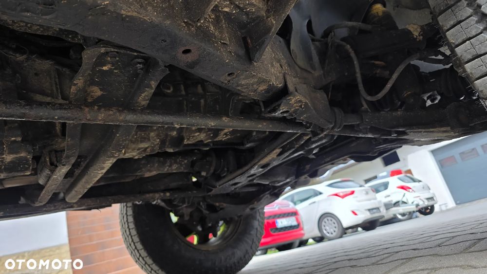 Nissan Terrano 2.7 TDi Comfort - 23