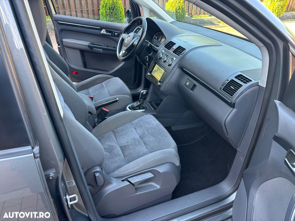 Volkswagen Touran 2.0 TDI DPF BlueMotion Technology DSG Highline - 8