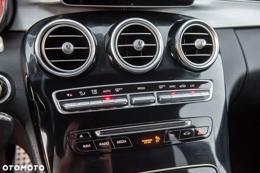 Mercedes-Benz Klasa C 200 d T 7G-TRONIC AMG Line - 24