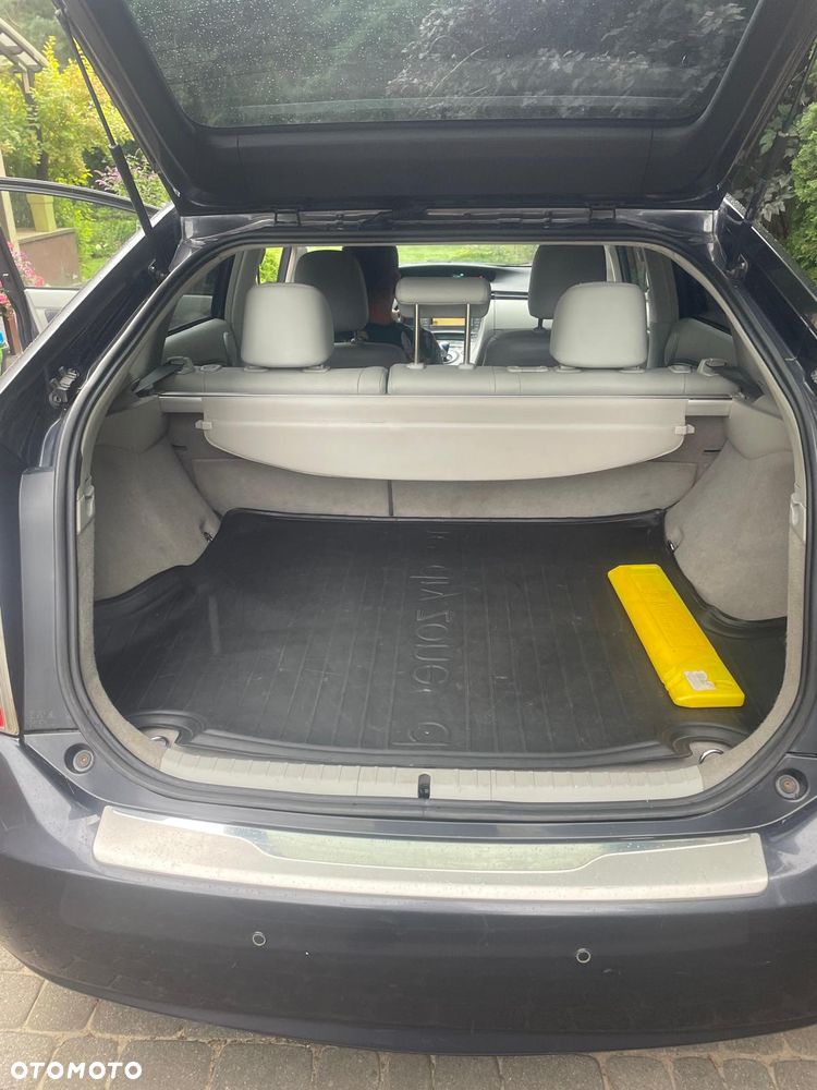Toyota Prius (Hybrid) - 5