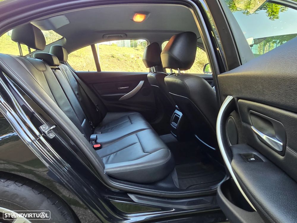 BMW 320 d EfficientDynamics Line Sport - 20