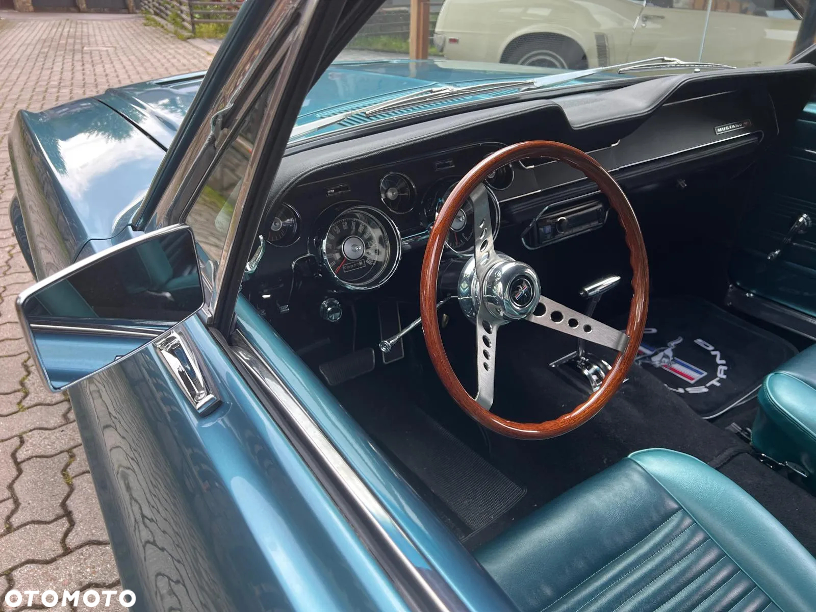 Ford Mustang - 17