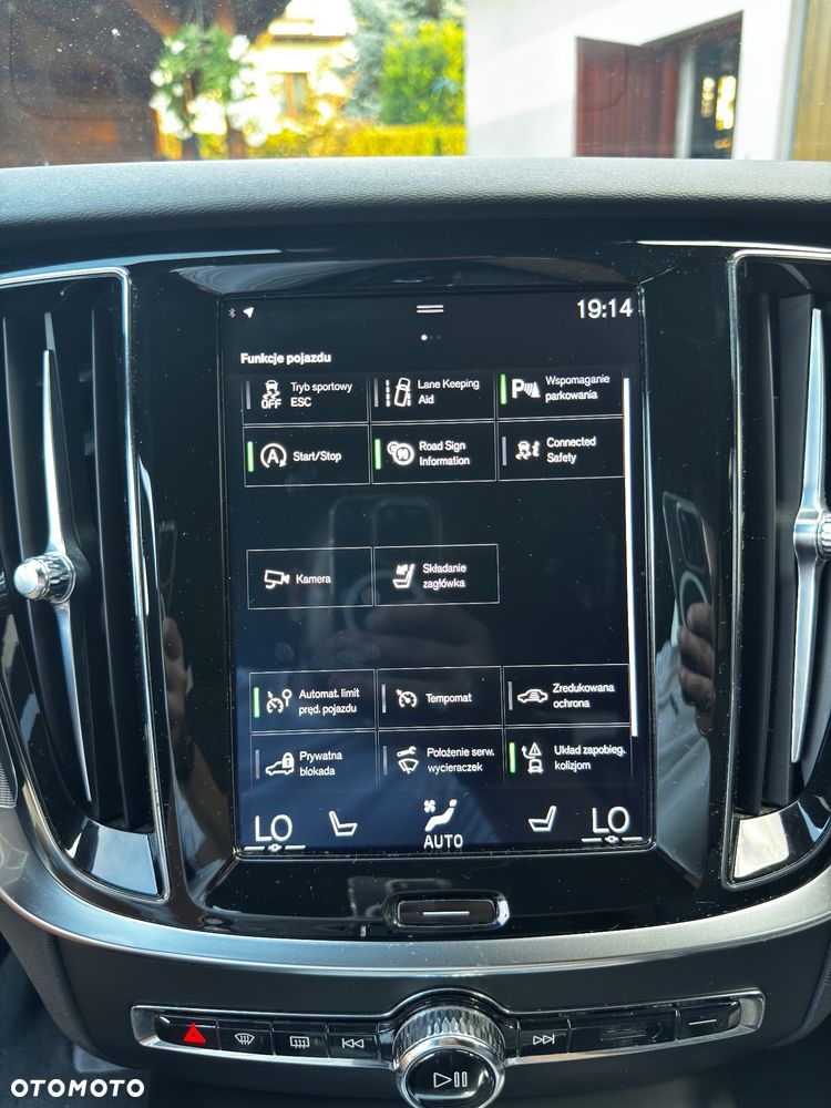 Volvo V60 D4 R-Design - 12