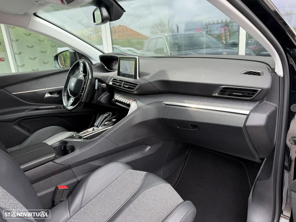 Peugeot 5008 1.5 BlueHDi Allure EAT8 - 26