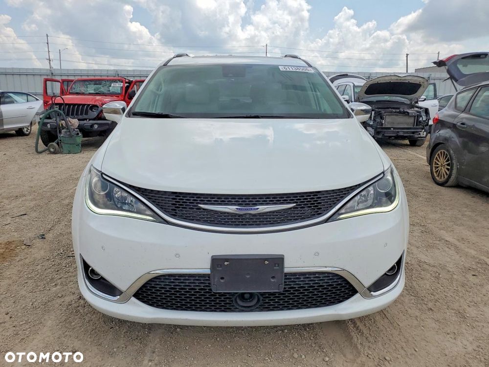 Chrysler Pacifica - 5