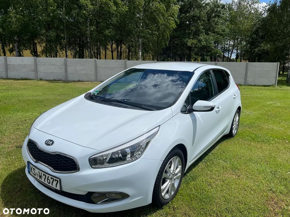 Kia Ceed 1.6 GDI Dream Team Edition - 1