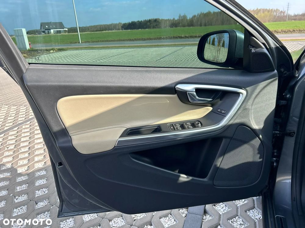 Volvo S60 T5 Drive-E Dynamic Edition (Momentum) - 22