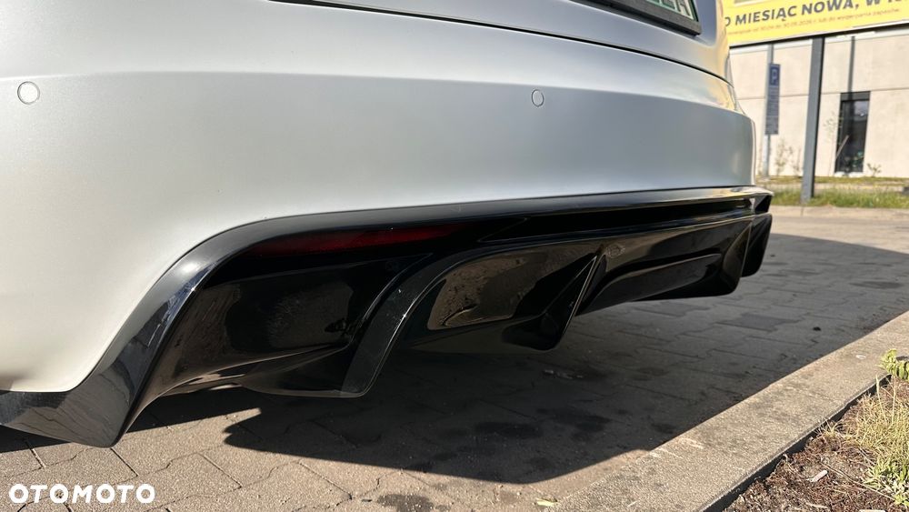 Tesla Model S - 8