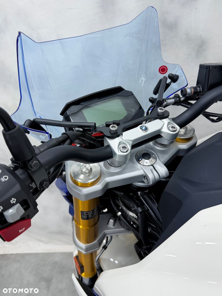 BMW G - 26