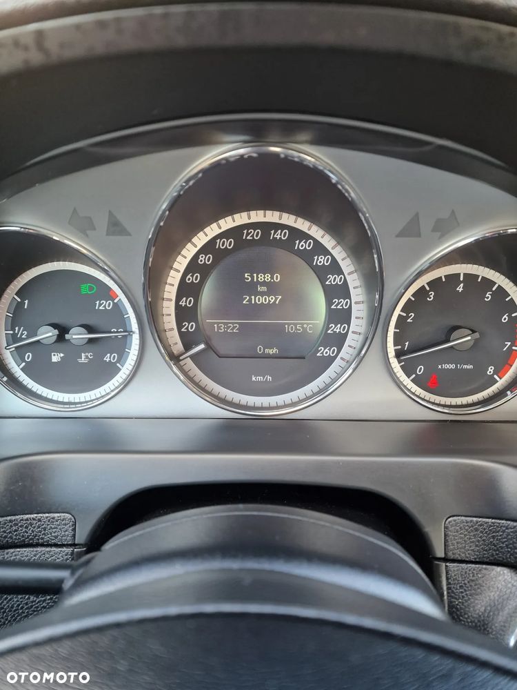 Mercedes-Benz Klasa C 200 CGI BlueEff Avantgarde - 18