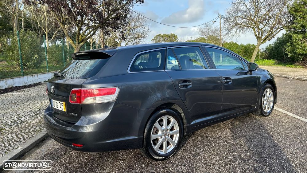 Toyota Avensis SW 2.0 D-4D Premium Sport+GPS - 2