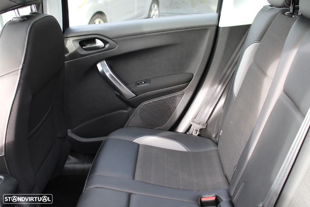 Peugeot 2008 PureTech 110 Stop&Start Allure - 23