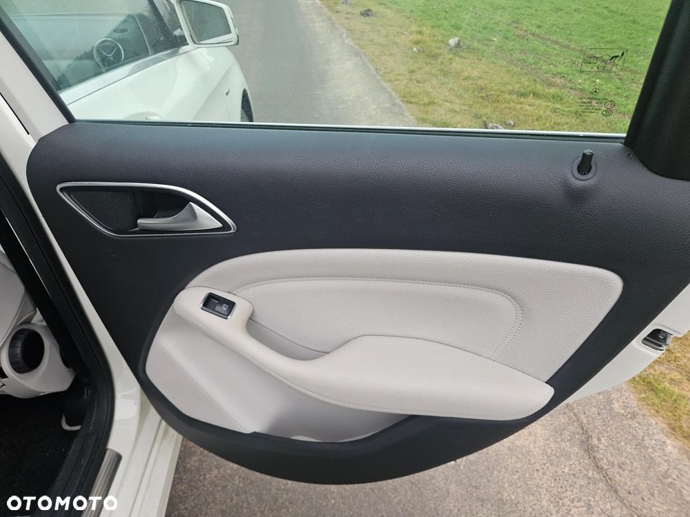 Mercedes-Benz Klasa B 180 BlueEFFICIENCY Edition Style - 24