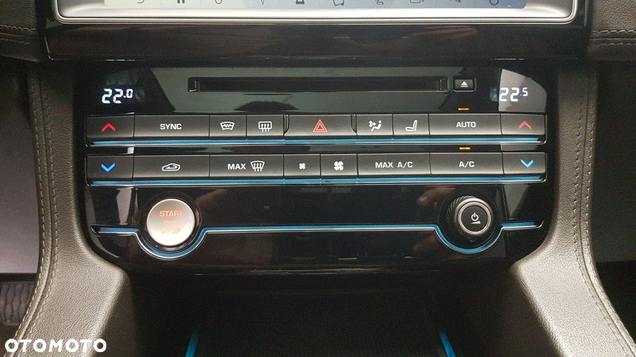 Jaguar F-Pace - 30
