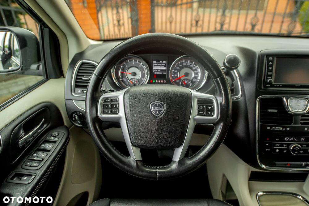 Lancia Voyager 2.8CRD Platinum - 26