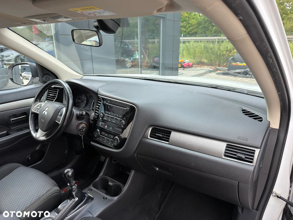 Mitsubishi Outlander 2.2 DID Intense + - 23