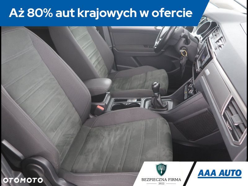 Volkswagen Touran - 10