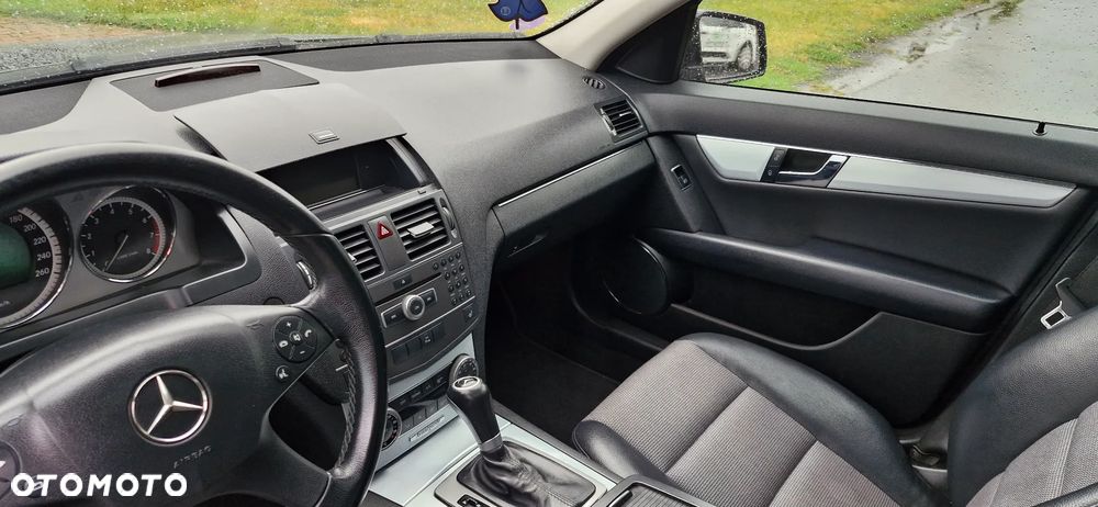 Mercedes-Benz Klasa C 180 CGI Automatik BlueEFFICIENCY Avantgarde - 28