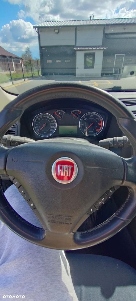 Fiat Croma 2.4 JTD Emotion - 12