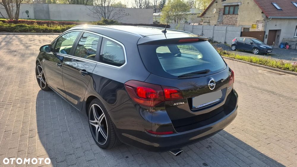 Opel Astra 1.6 Turbo 150 Jahre - 6