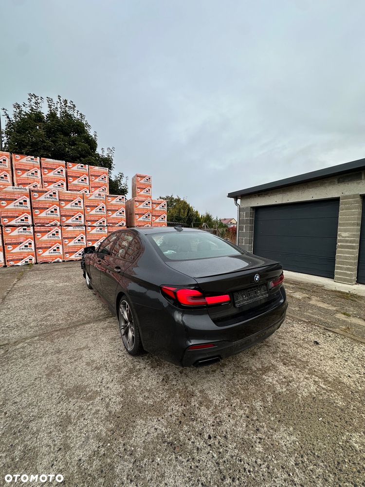 BMW Seria 5 M550i xDrive sport - 10