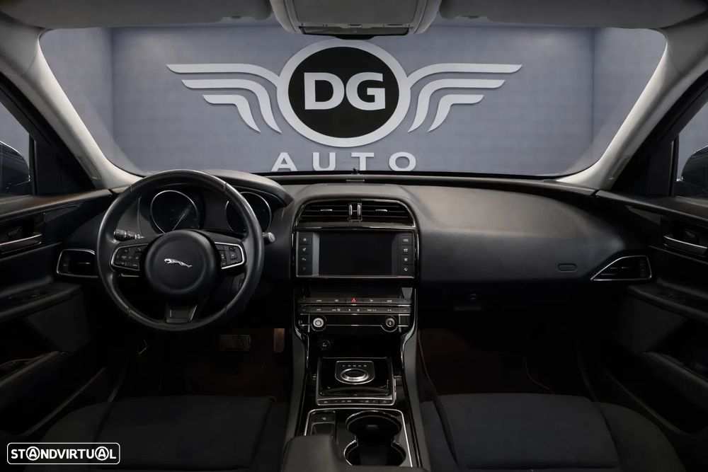 Jaguar XE 2.0 D Prestige Aut. - 4