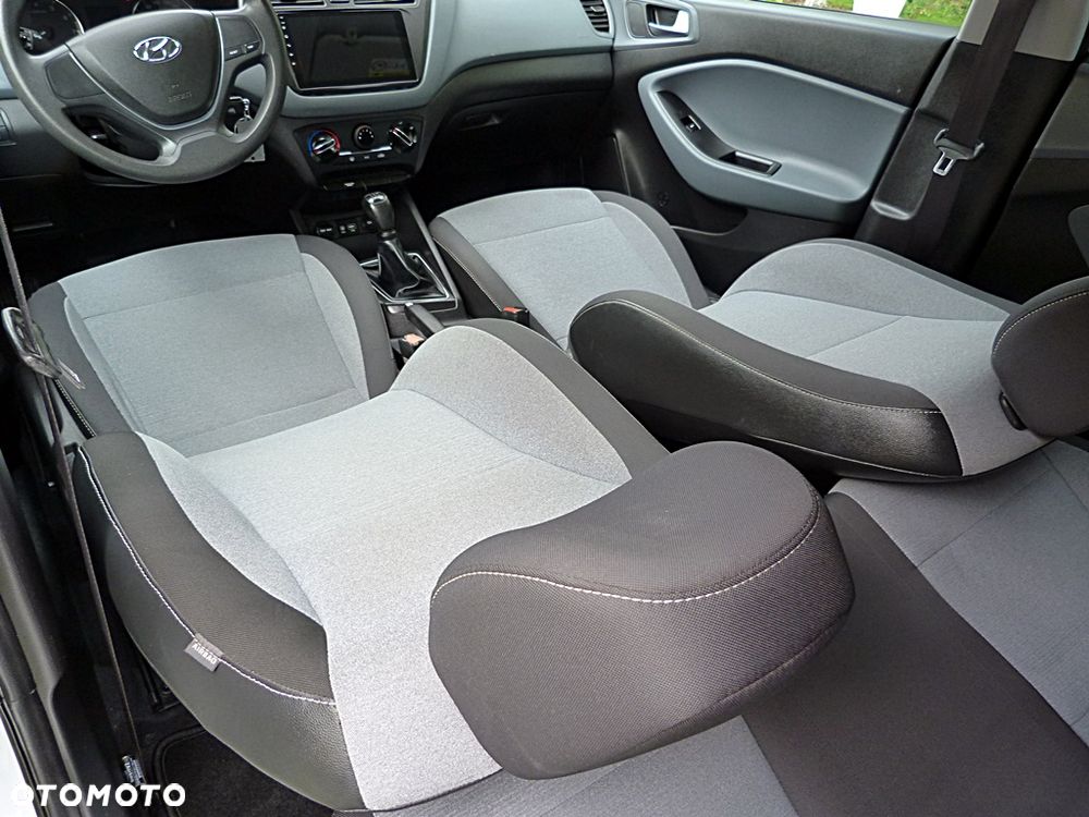 Hyundai i20 1.2 Pure - 13